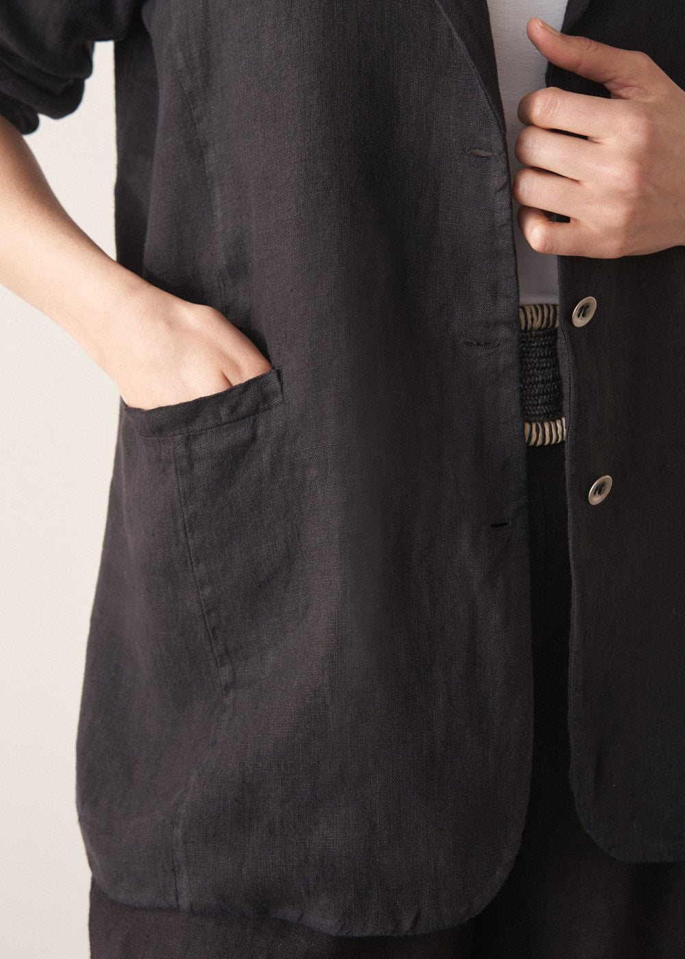 Modern Black Longline Linen Jacket - Image 4