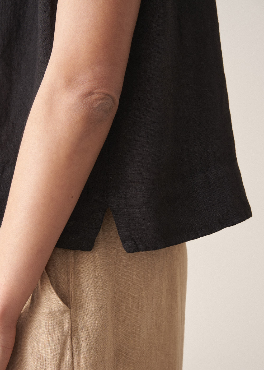 Black Cap Sleeve Linen Top - Image 4